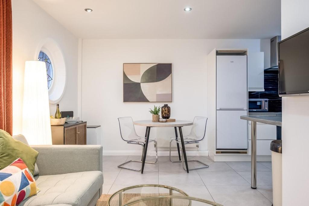 Central Belfast Apartments, Salisbury Esterno foto